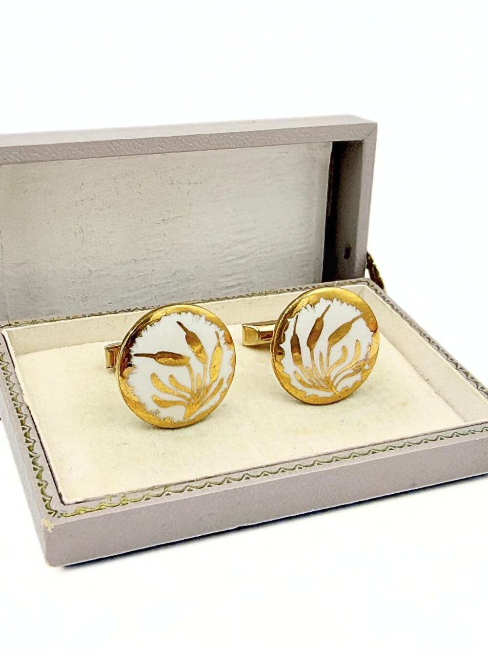 Victoria Flemming Signed Round White Cattail Motif Ceramic Gold Plated Cufflinks